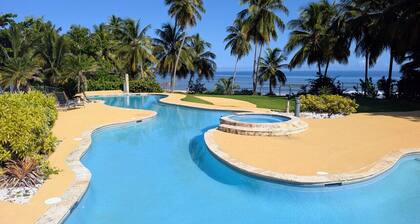 Beachfront Surf House • Family Fun • Pool • Solar