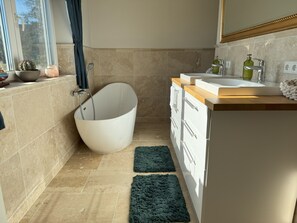 Shower, hair dryer, towels, soap - Peace, fresh air and wonderful nature (Usedom)