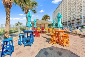 Outdoor dining - Summit 1 Bedroom | Beachfront | Family-Friendly (Panama City Beach)