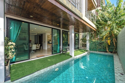 4BR Poolside 500m from Kata Beach V220