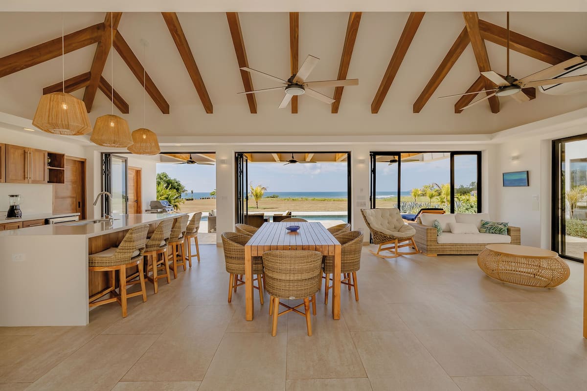 Luxury House, 4 Bedrooms, Ocean View | Living room | 40-inch Smart TV with cable channels