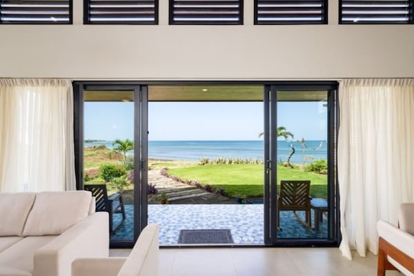 Classic House, 3 Bedrooms, Ocean View, Beachfront | Living room | 40-inch Smart TV with cable channels