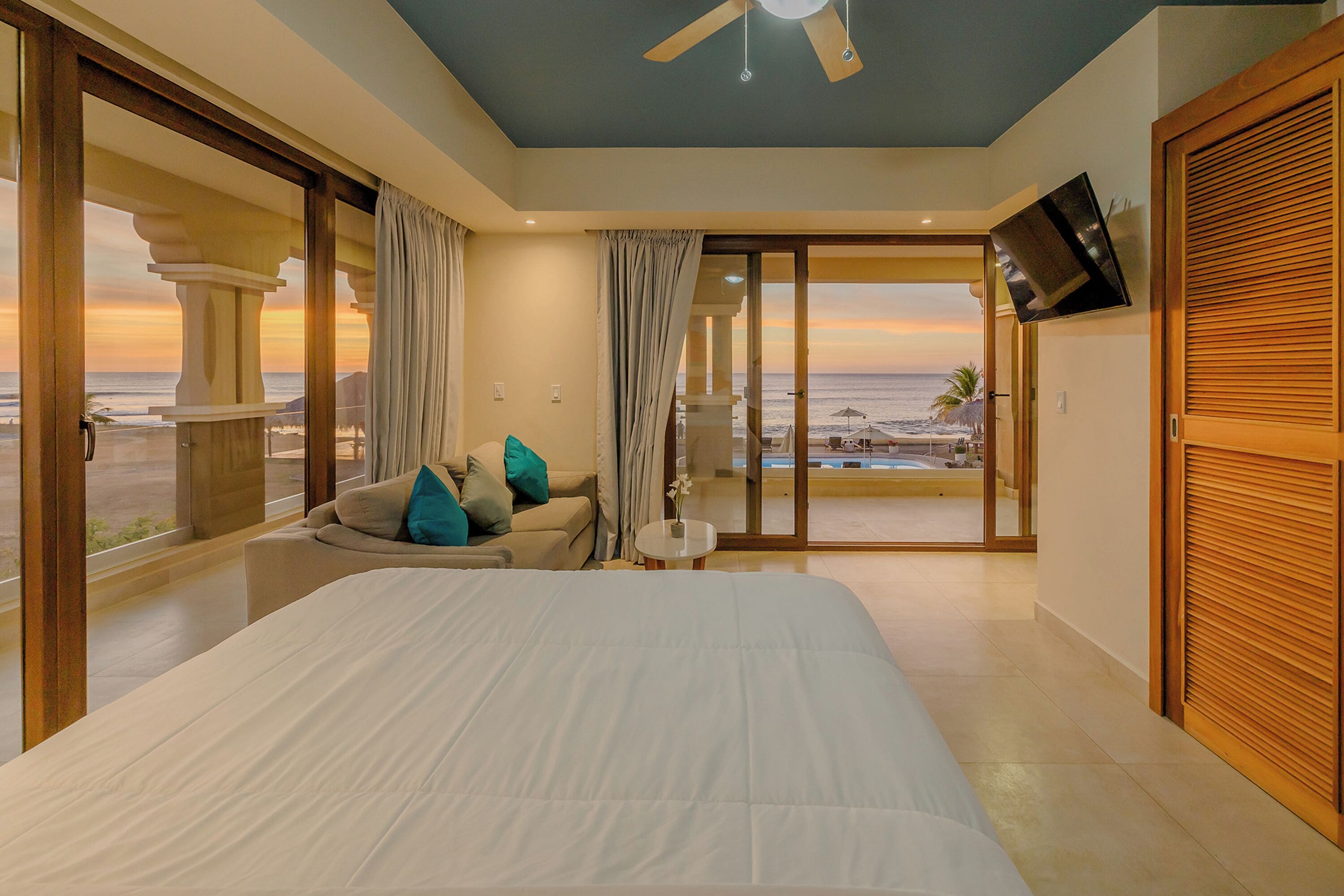 华丽双人房, 1 张大床和 1 张沙发床, 阳台, 海洋景观 | 特色装修、特色家居、免费 WiFi、床单