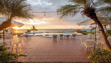 2 piscines extérieures