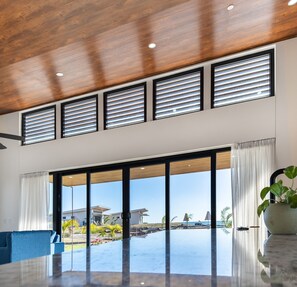 Casa familiar, 3 habitaciones, patio, vista al océano | Servicio a la habitación