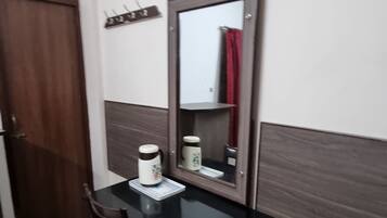 Classic Triple Room | Living area