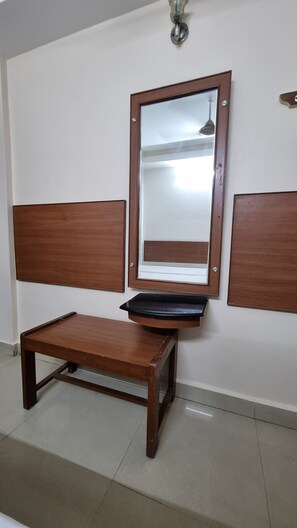 Classic Single Room | Living area