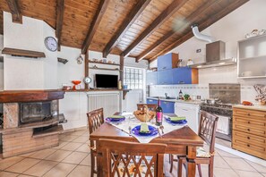 Apartamento familiar, 1 habitación, microondas (Casa Rolè, Lake Maggiore Patio House) | Cocina privada