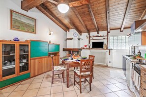 Apartamento familiar, 1 habitación, microondas (Casa Rolè, Lake Maggiore Patio House) | Cocina privada