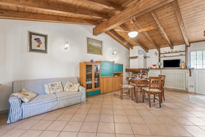 Family Apartment, 1 Bedroom, Microwave (Casa Rolè) | Living area | 21-inch flat-screen TV with digital channels - Casa Rolè (Dormelletto)