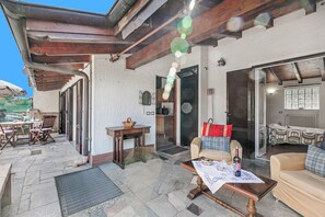 Outdoor dining - La Maison Dans Le Jardin (Dormelletto)