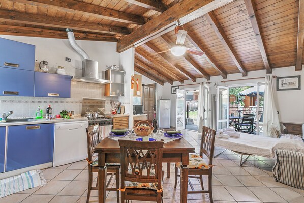 Dining - La Maison Dans Le Jardin (Dormelletto)