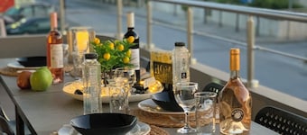 Aelio Suites-Near Airport and Beach