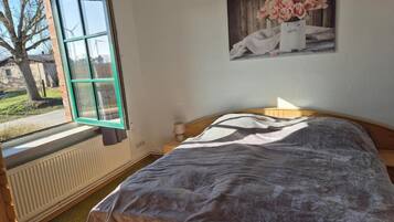 1 室のベッドルーム、WiFi (無料)、ベッドシーツ