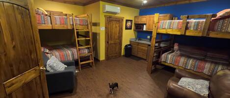 1 bedroom, iron/ironing board, Internet, bed sheets