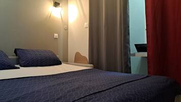 Fer et planche à repasser, accès Internet, draps fournis