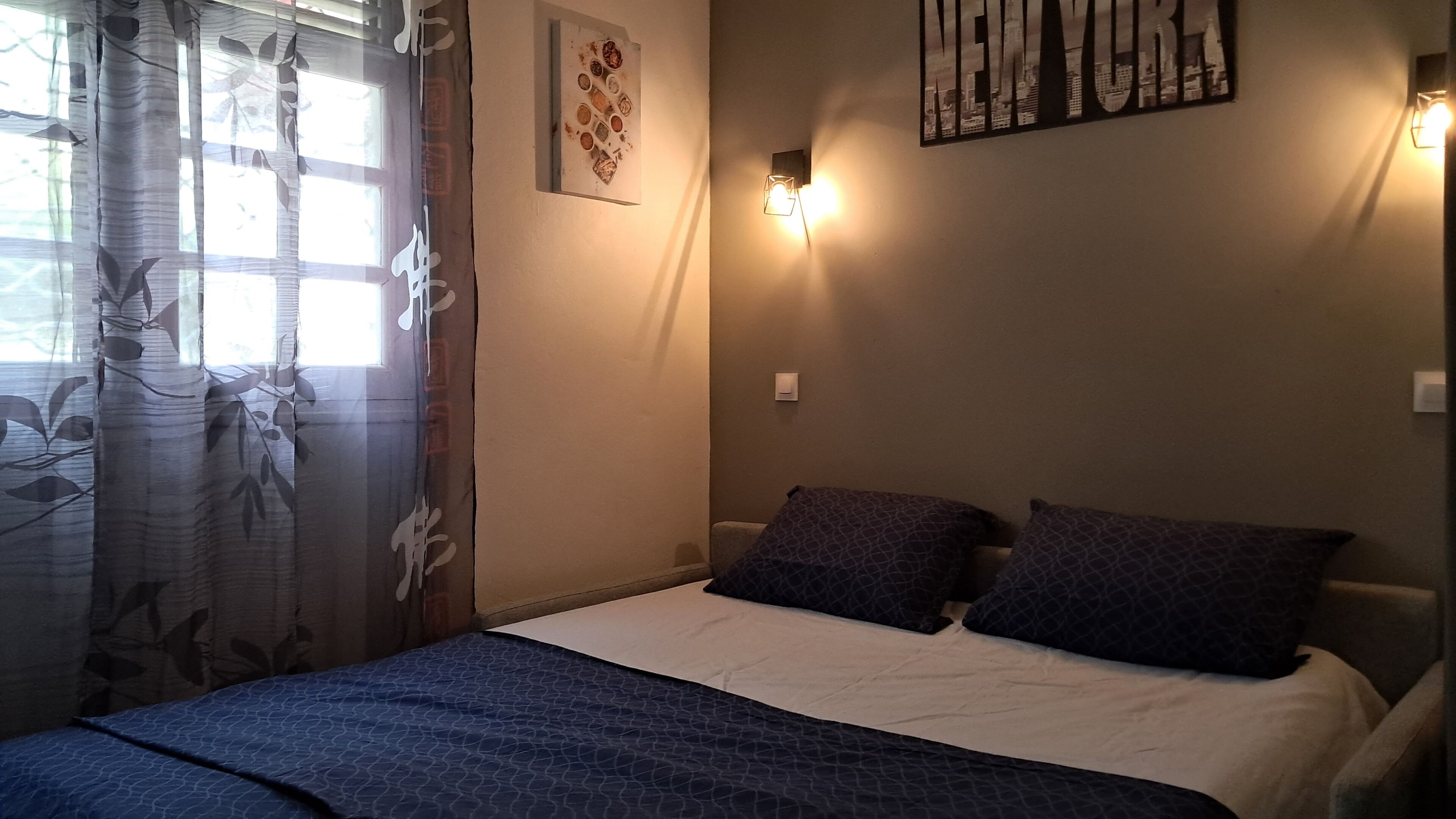 Iron/ironing board, internet, bed sheets