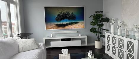 Smart TV, video library, stereo