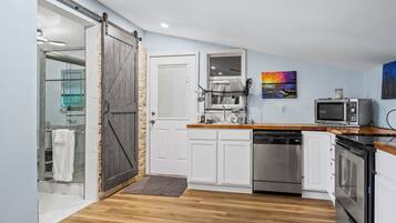 電子レンジ、オーブン、コンロ、食器洗い機