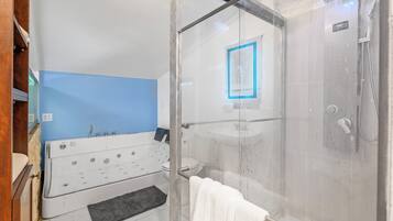 Shower, jetted tub, hair dryer, towels