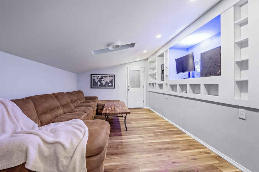 Fully Furnished 1-bedroom Loft - The Very Best Location Two Person Jacuzzi Tub - Highlands Ranch, CO