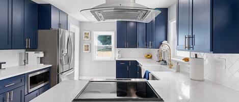 Refrigerador, microondas, horno, placa de cocina