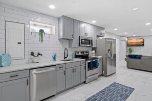 Fridge, microwave, oven, stovetop - Lower Cove Modern Retreat (Arnold)