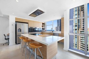 Fridge, microwave, oven, stovetop - Surfers Paradise Stay with Resort-Style Amenities (Surfers Paradise)