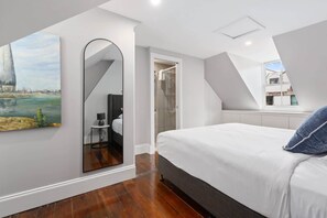 4 bedrooms, iron/ironing board, WiFi, bed sheets