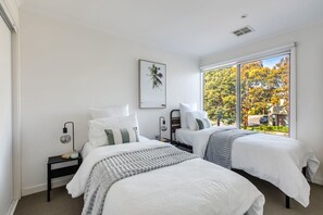 4 bedrooms, desk, iron/ironing board, WiFi