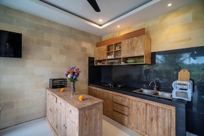 Vila, 2 quartos, piscina particular | Cozinha privada