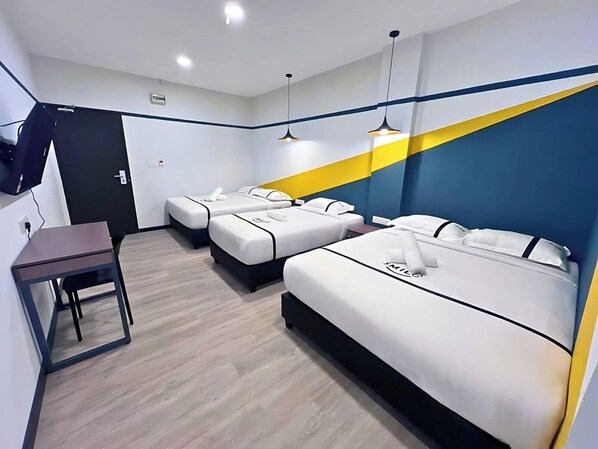 Family Quadruple Room | Desk, free WiFi