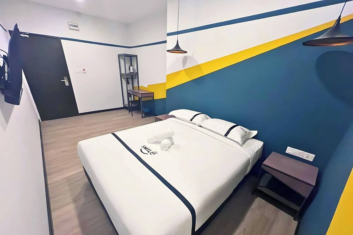 Deluxe Room | Desk, free WiFi
