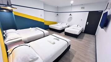 Family Double Room | Desk, free WiFi