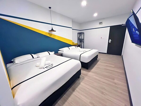 Family Room | Desk, free WiFi - Seeds Hotel PV12 (Kuala Lumpur)