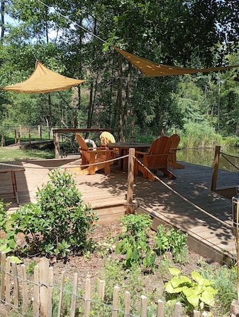Outdoor dining. Pond-side cabin