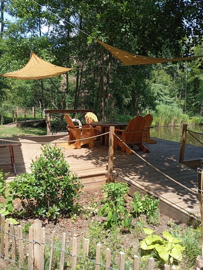 Pond-side cabin