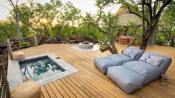 Luxury Tent, Mountain View | Living area