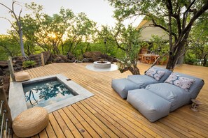 Luxury Tent, Mountain View | Living area