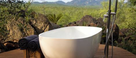 Tente Luxe, vue montagne | Baignoire relaxante profonde