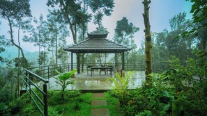 Terrace/patio - Chandramukuta Resort by Z Vacations (Chikkamagaluru)