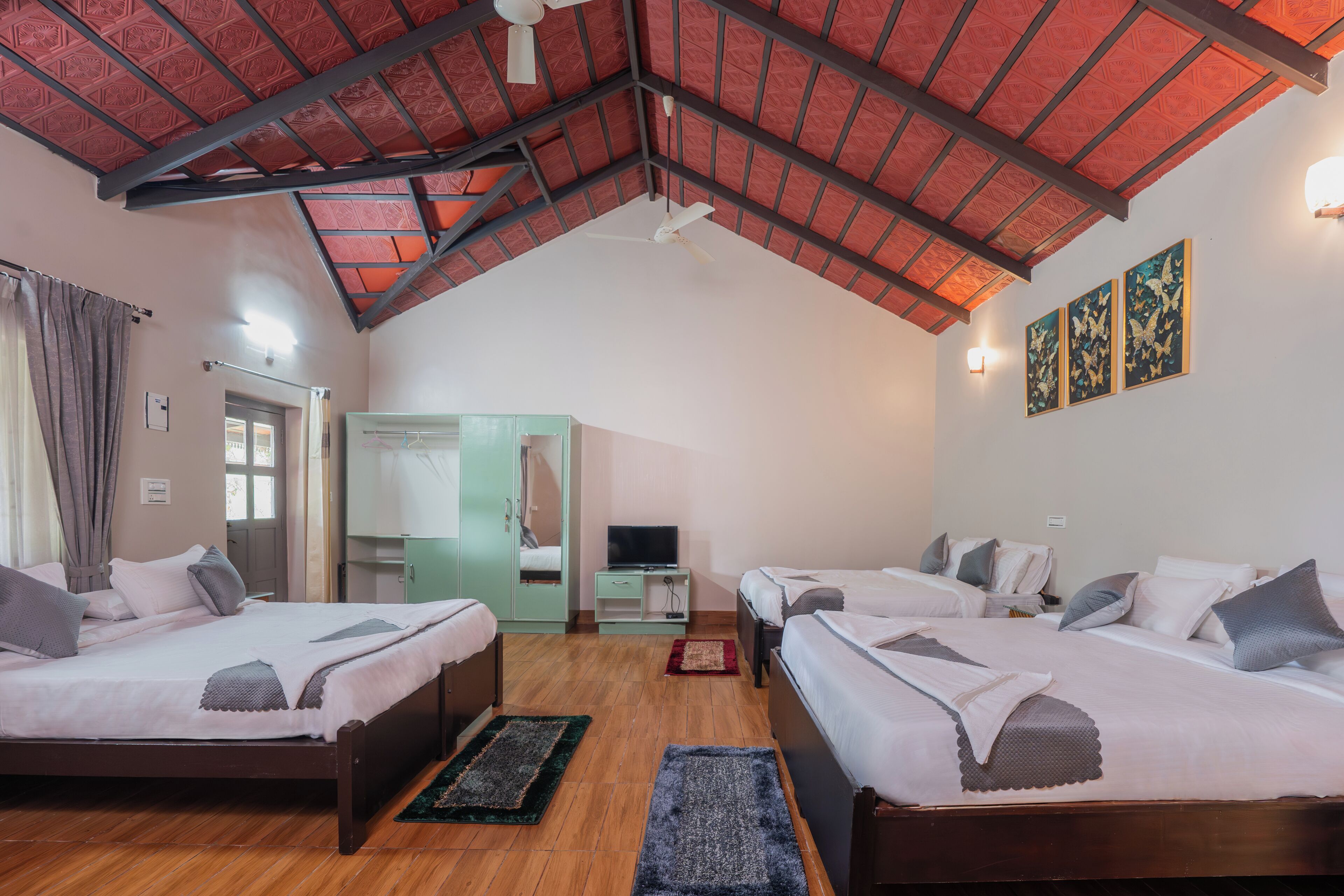 Studiosuite – deluxe, flere senger, aircondition, hageutsikt | Strykejern/-brett og sengetøy