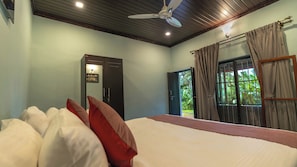 Deluxe Double or Twin Room, 1 King Bed, Air conditioning, Garden View | Iron/ironing board