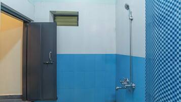 Deluxe Double Room, Air conditioning, Garden View | Bathroom | Shower, free toiletries, hair dryer, towels