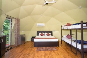 Honeymoon Cabin, Bay View | Iron/ironing board, bed sheets