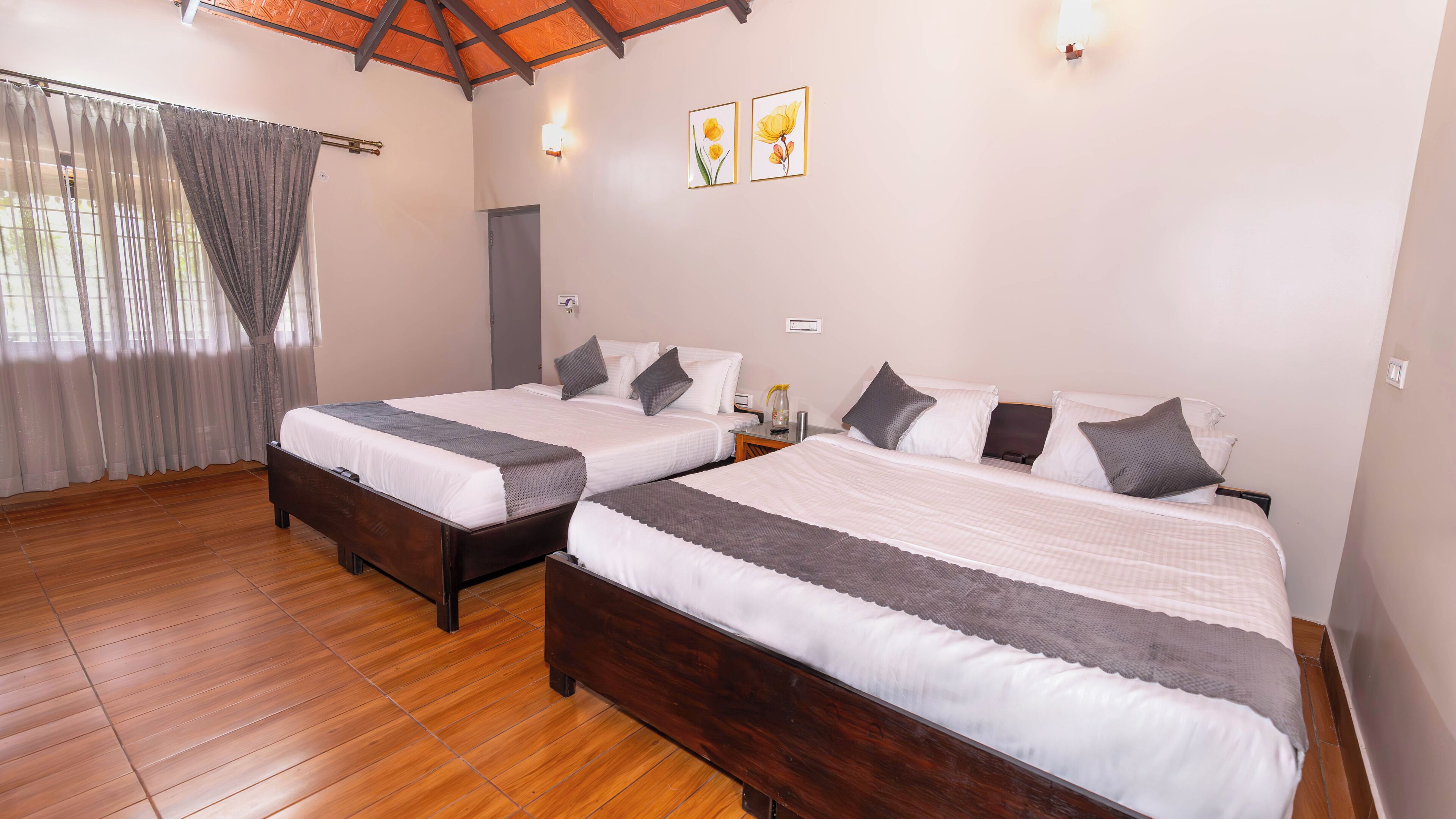 Neljän hengen perhehuone | Silitysrauta/-lauta