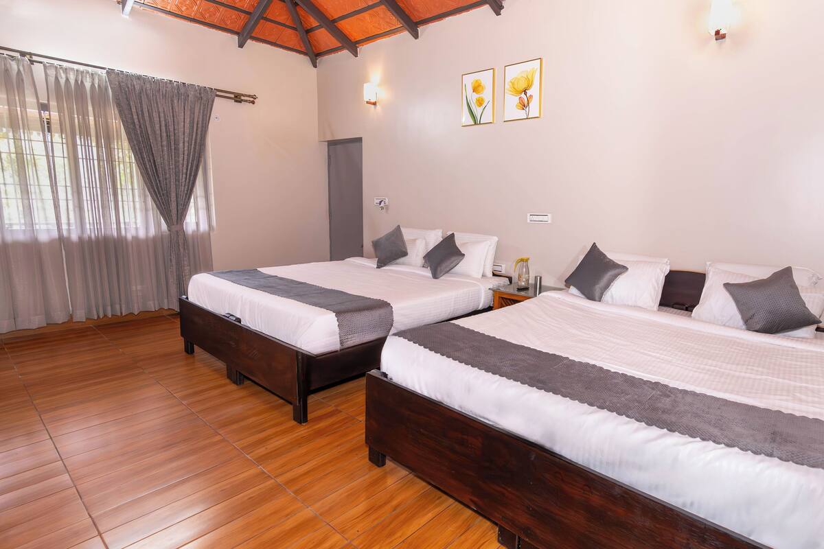 Neljän hengen perhehuone | Silitysrauta/-lauta