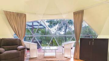 Honeymoon Cabin, Bay View | Iron/ironing board, bed sheets