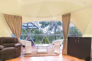 Honeymoon Cabin, Bay View | Iron/ironing board, bed sheets