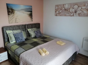 Departamento (Two Bedroom Apartment with Balcony) | 2 habitaciones 